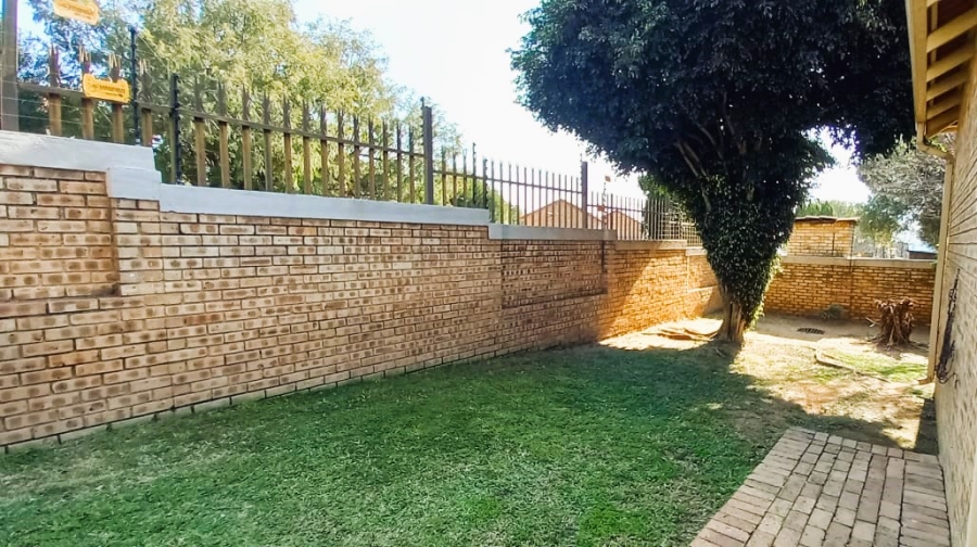To Let 3 Bedroom Property for Rent in Honeydew Manor Gauteng