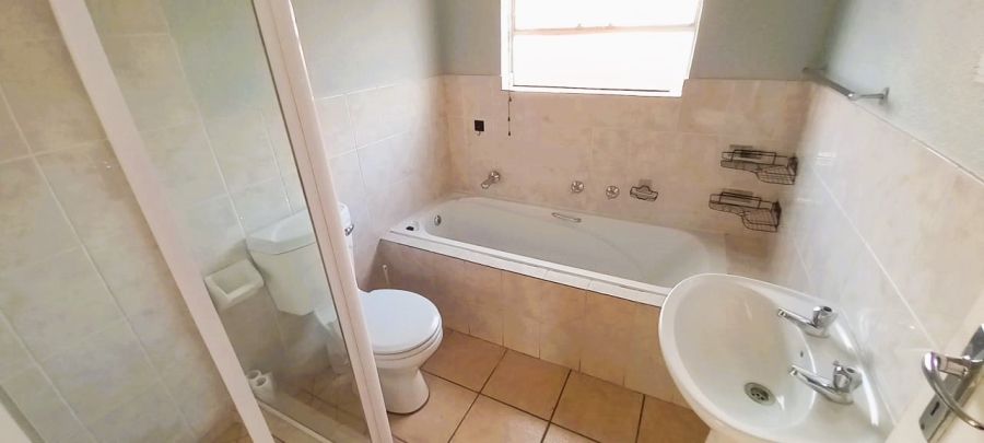 To Let 3 Bedroom Property for Rent in Honeydew Manor Gauteng