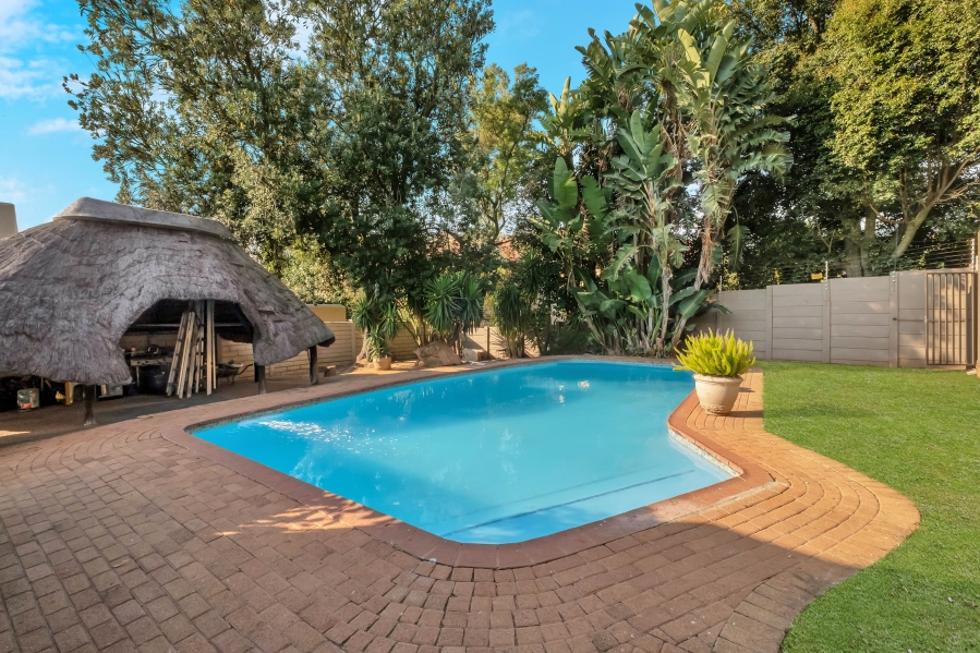 4 Bedroom Property for Sale in Gallo Manor Gauteng