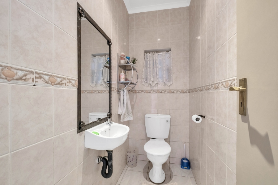 4 Bedroom Property for Sale in Gallo Manor Gauteng