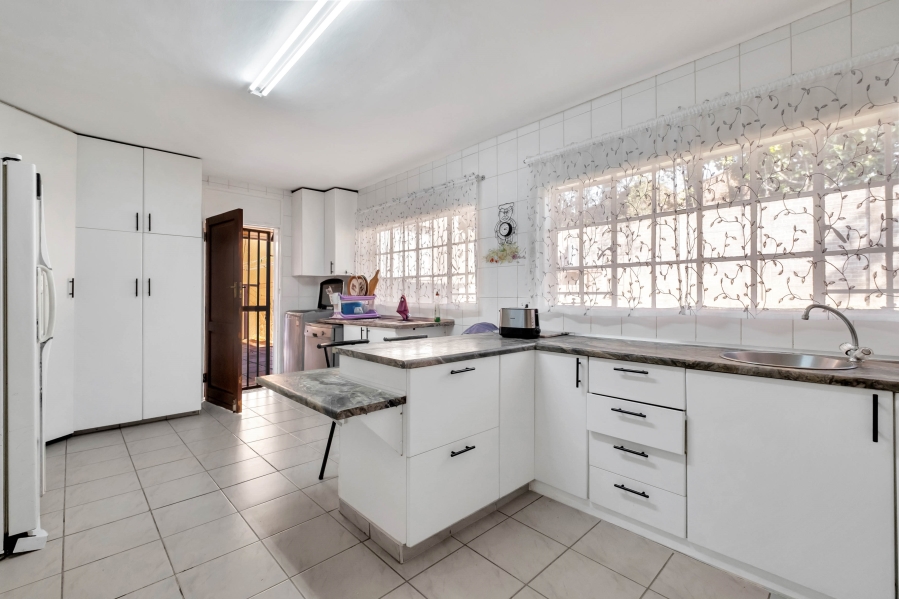 4 Bedroom Property for Sale in Gallo Manor Gauteng