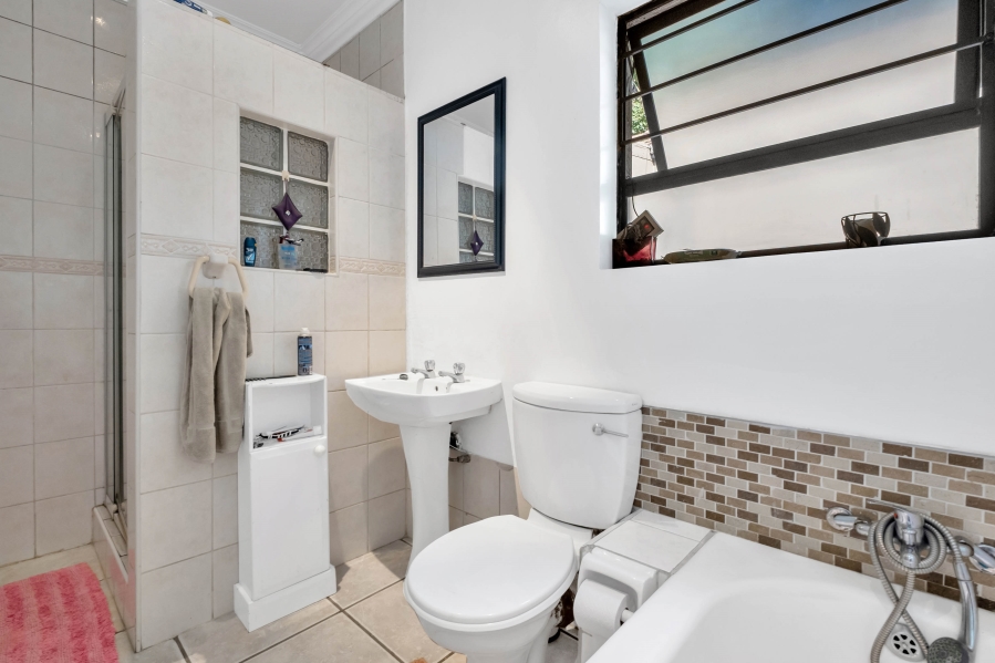 4 Bedroom Property for Sale in Gallo Manor Gauteng