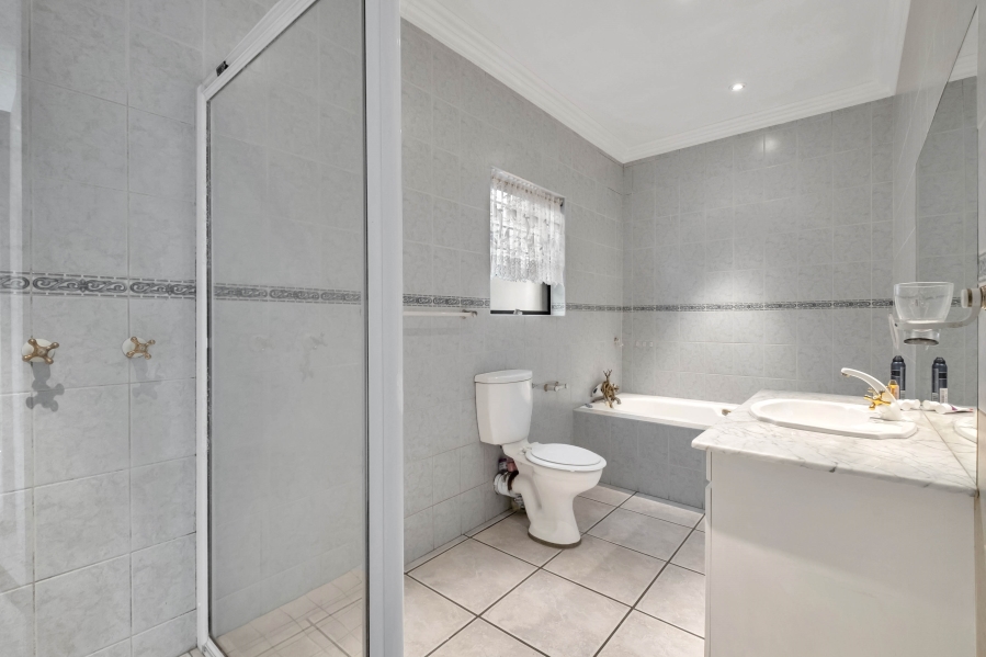 4 Bedroom Property for Sale in Gallo Manor Gauteng