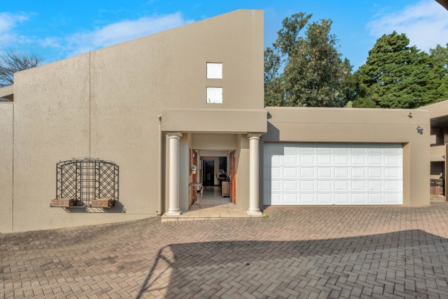 4 Bedroom Property for Sale in Gallo Manor Gauteng