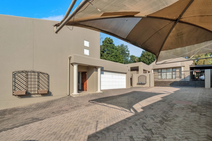 4 Bedroom Property for Sale in Gallo Manor Gauteng