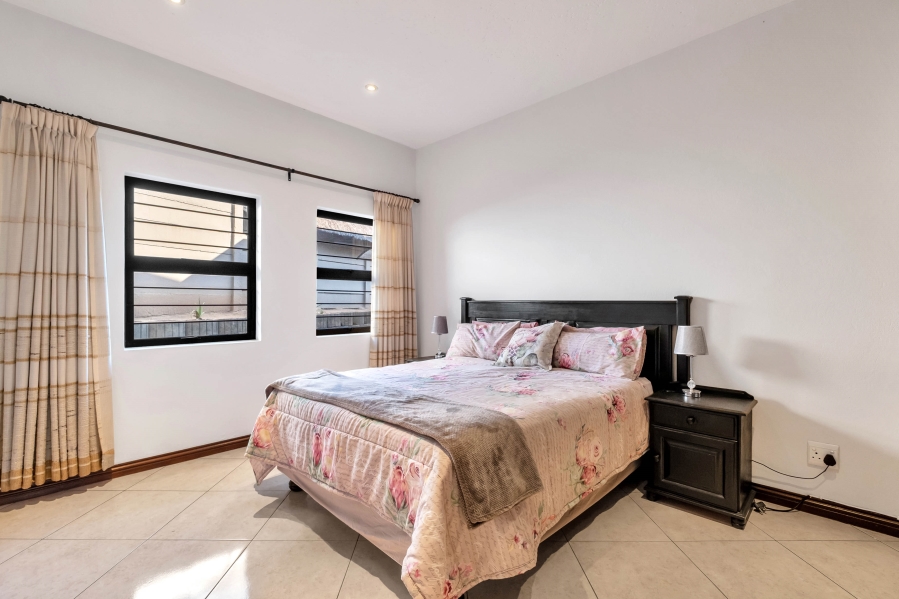 4 Bedroom Property for Sale in Gallo Manor Gauteng