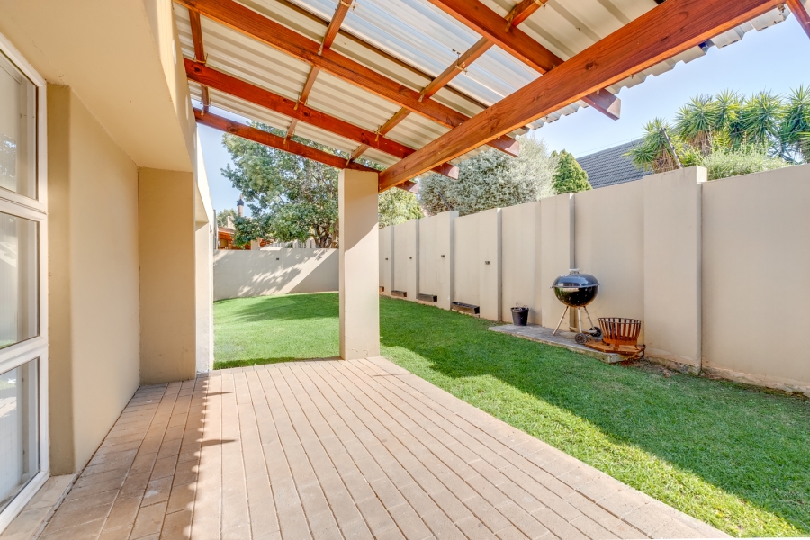 To Let 3 Bedroom Property for Rent in Bromhof Gauteng