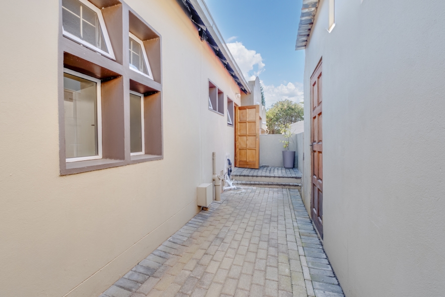 To Let 3 Bedroom Property for Rent in Bromhof Gauteng