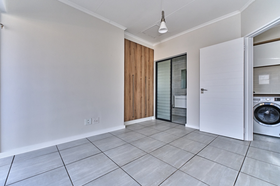 1 Bedroom Property for Sale in Waterfall Gauteng