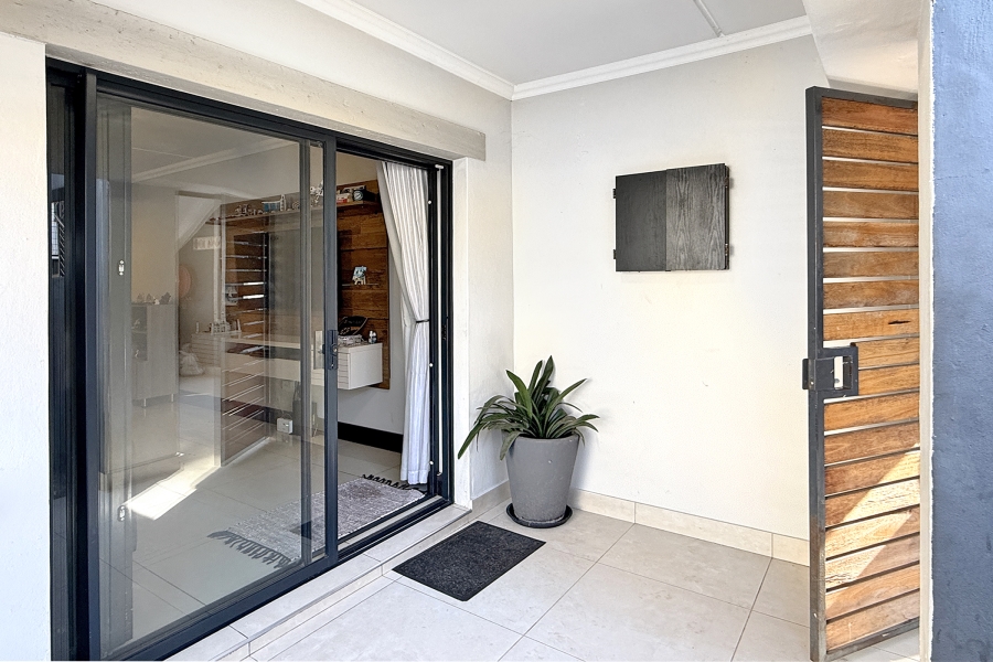 2 Bedroom Property for Sale in Crowthorne AH Gauteng