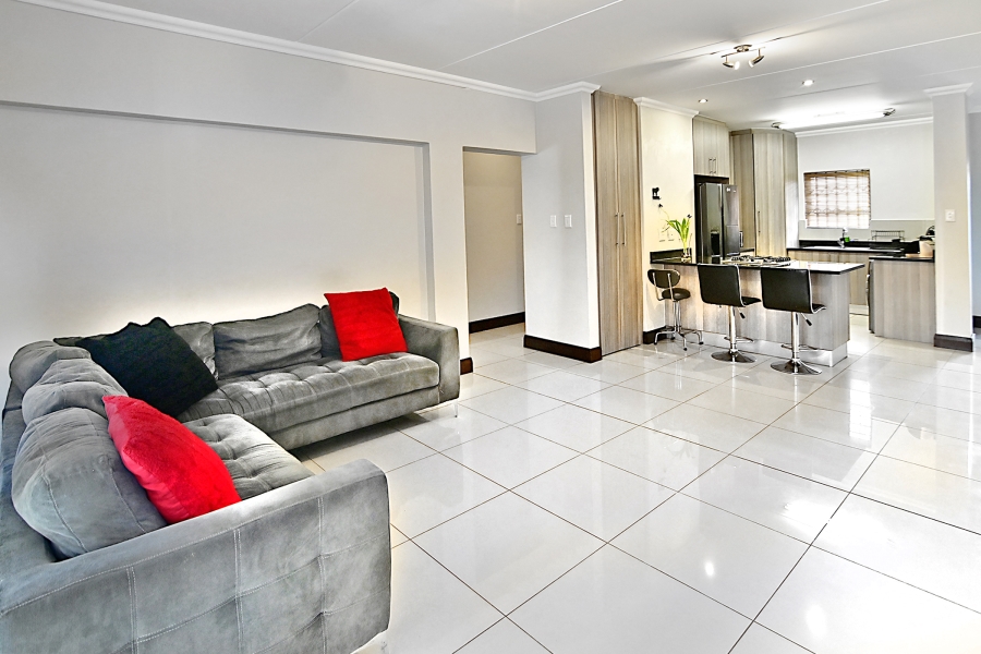 2 Bedroom Property for Sale in Crowthorne AH Gauteng