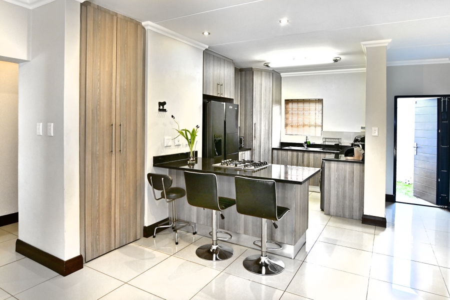 2 Bedroom Property for Sale in Crowthorne AH Gauteng
