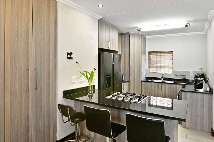 2 Bedroom Property for Sale in Crowthorne AH Gauteng