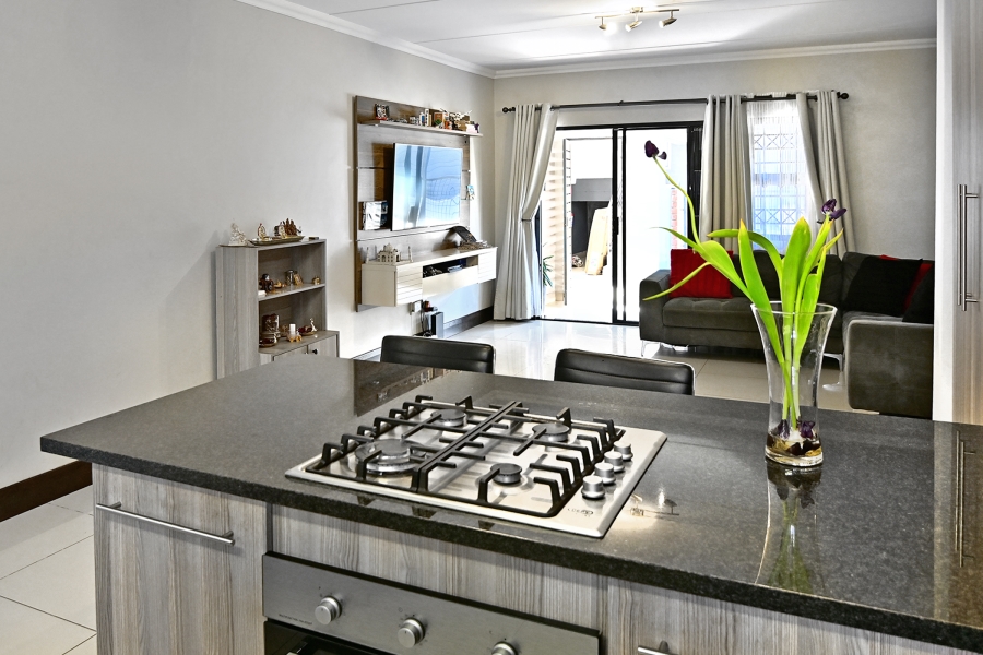 2 Bedroom Property for Sale in Crowthorne AH Gauteng