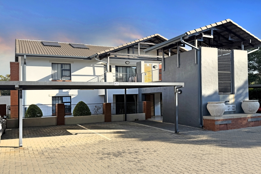 2 Bedroom Property for Sale in Crowthorne AH Gauteng