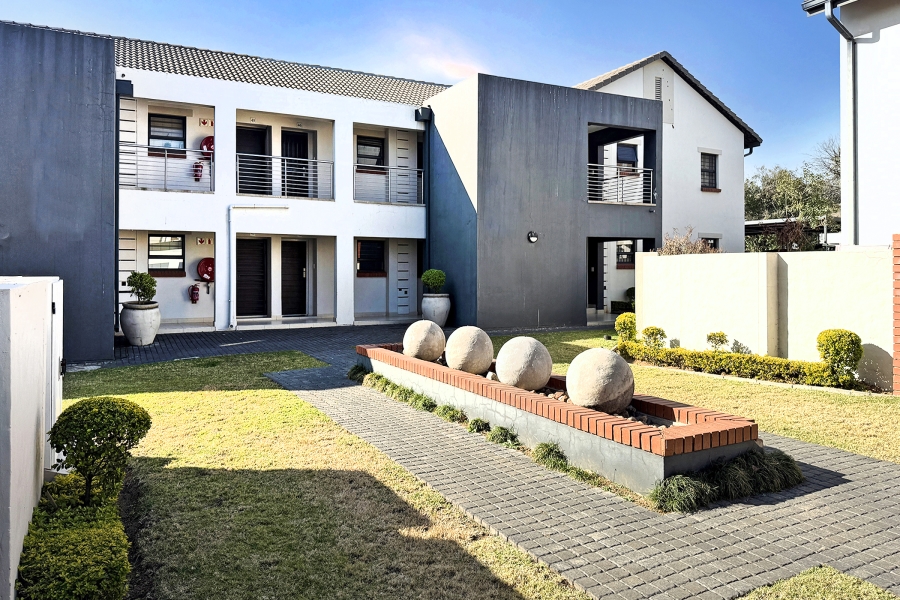 2 Bedroom Property for Sale in Crowthorne AH Gauteng