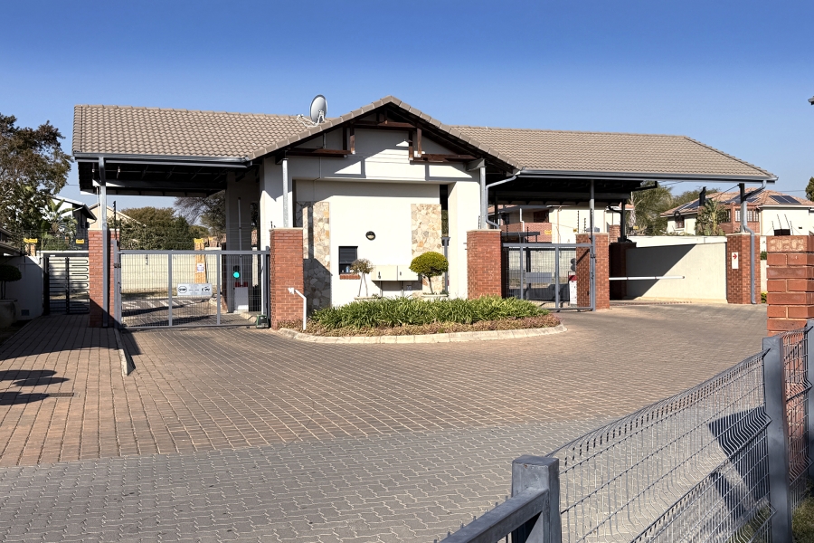 2 Bedroom Property for Sale in Crowthorne AH Gauteng