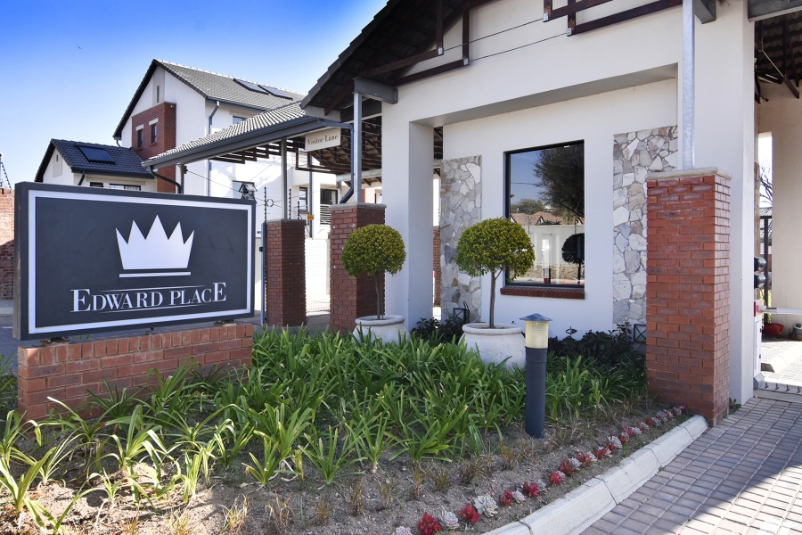 2 Bedroom Property for Sale in Crowthorne AH Gauteng