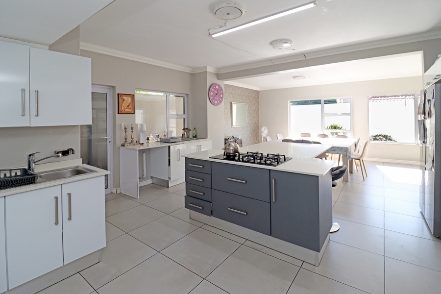 4 Bedroom Property for Sale in Glenhazel Gauteng