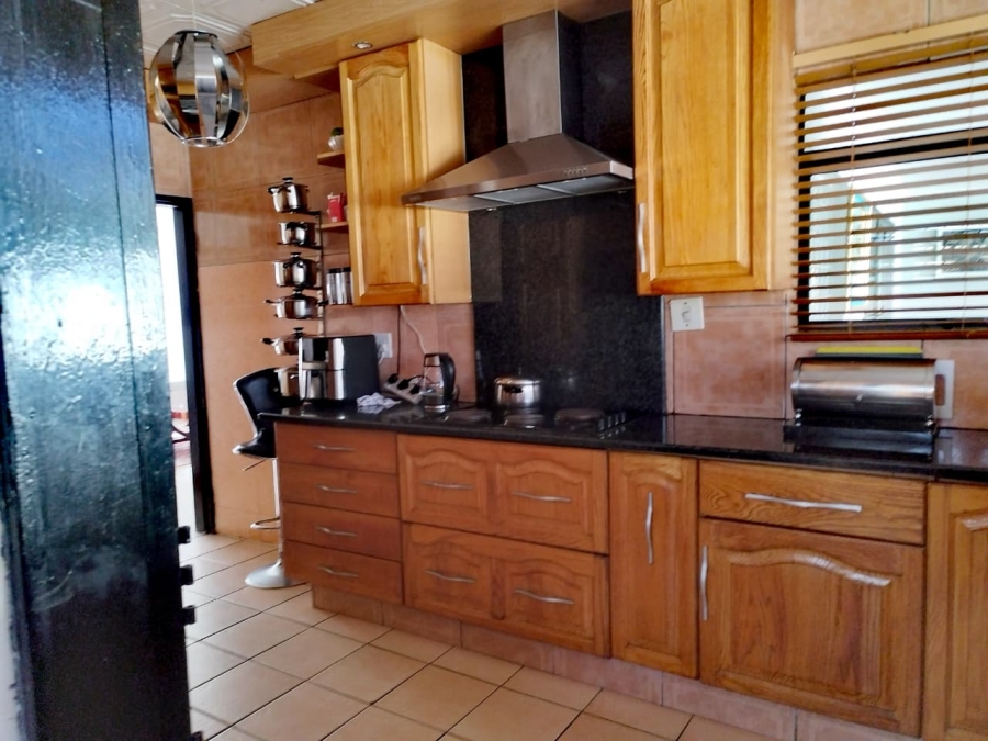 4 Bedroom Property for Sale in Brackendowns Gauteng