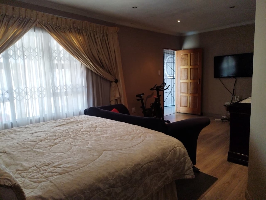 4 Bedroom Property for Sale in Brackendowns Gauteng
