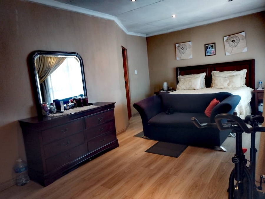 4 Bedroom Property for Sale in Brackendowns Gauteng