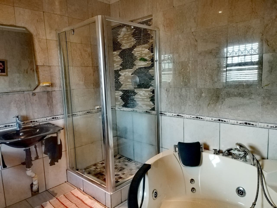 4 Bedroom Property for Sale in Brackendowns Gauteng