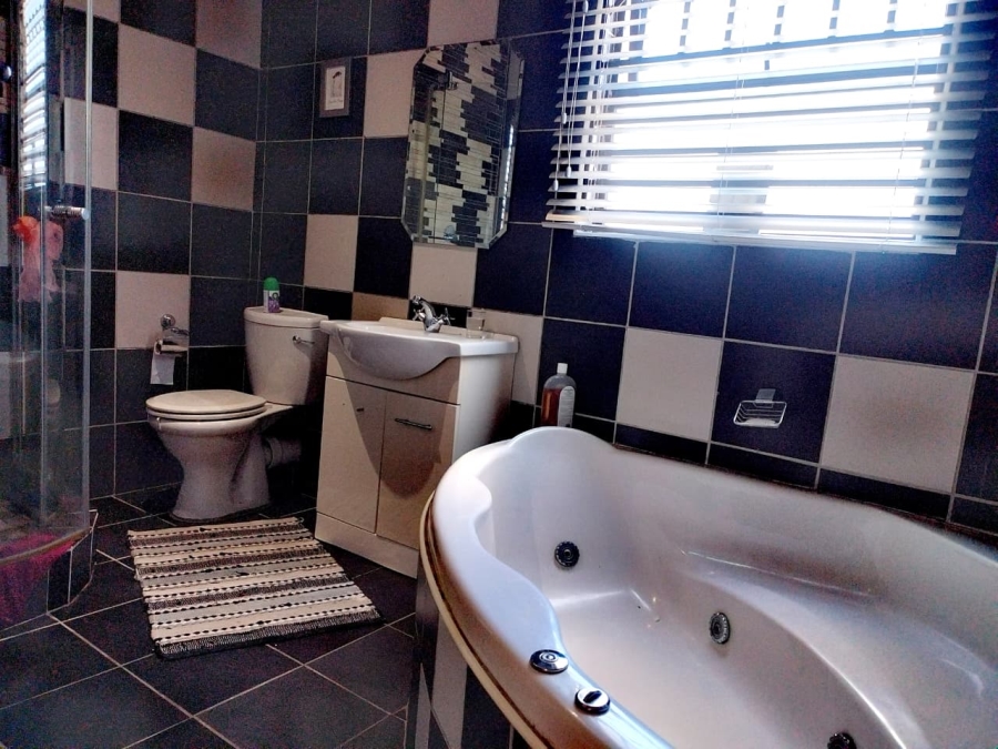 4 Bedroom Property for Sale in Brackendowns Gauteng