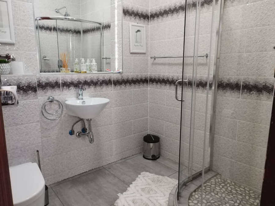 4 Bedroom Property for Sale in Brackendowns Gauteng