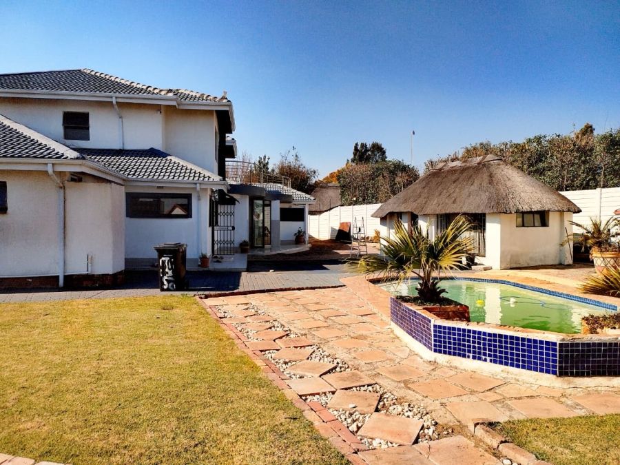 4 Bedroom Property for Sale in Brackendowns Gauteng