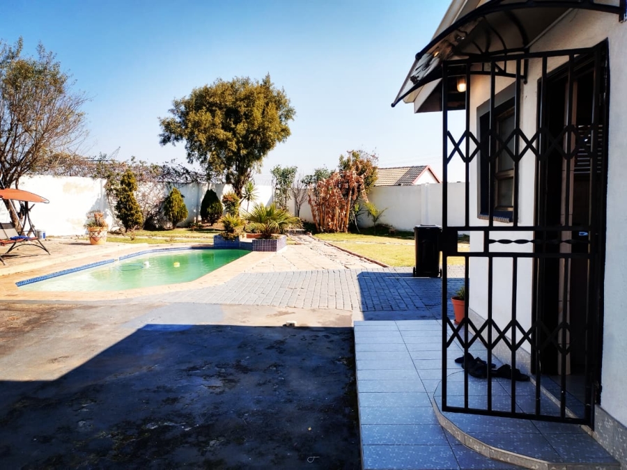 4 Bedroom Property for Sale in Brackendowns Gauteng