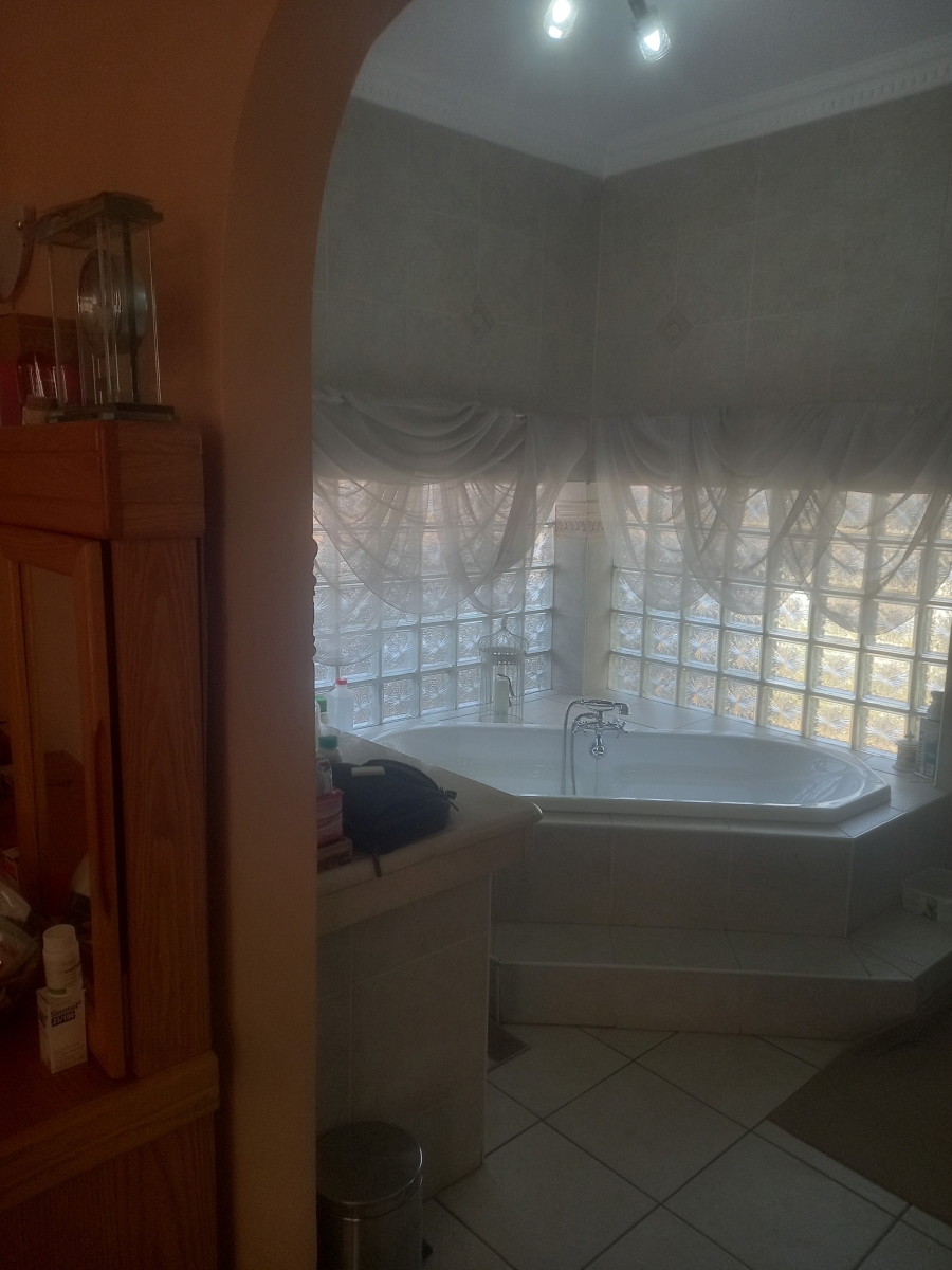 7 Bedroom Property for Sale in Birchleigh Gauteng