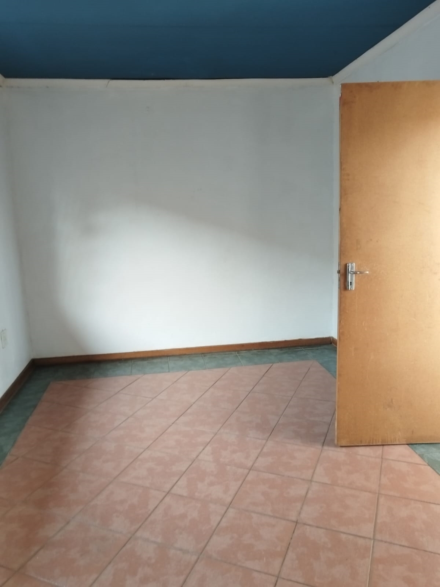 To Let 1 Bedroom Property for Rent in Birchleigh Gauteng