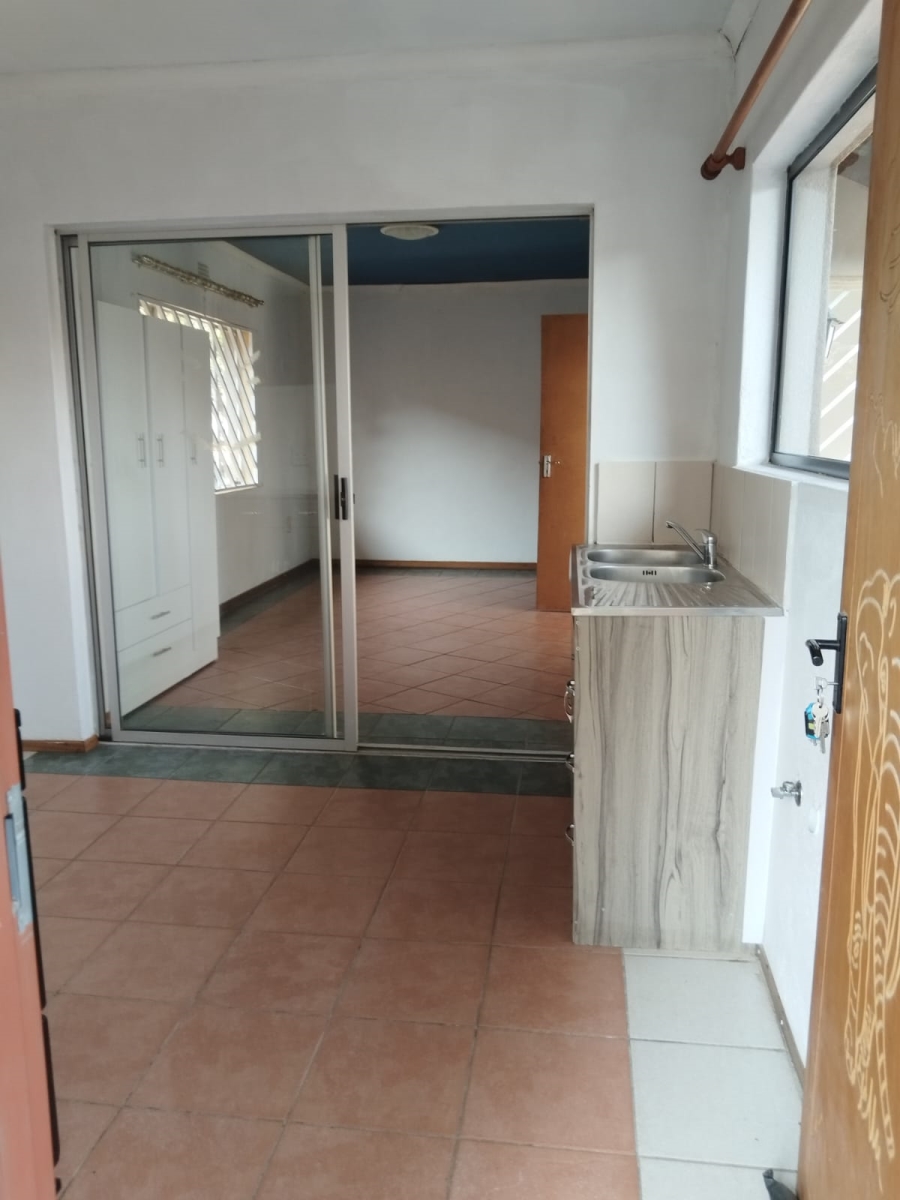 To Let 1 Bedroom Property for Rent in Birchleigh Gauteng