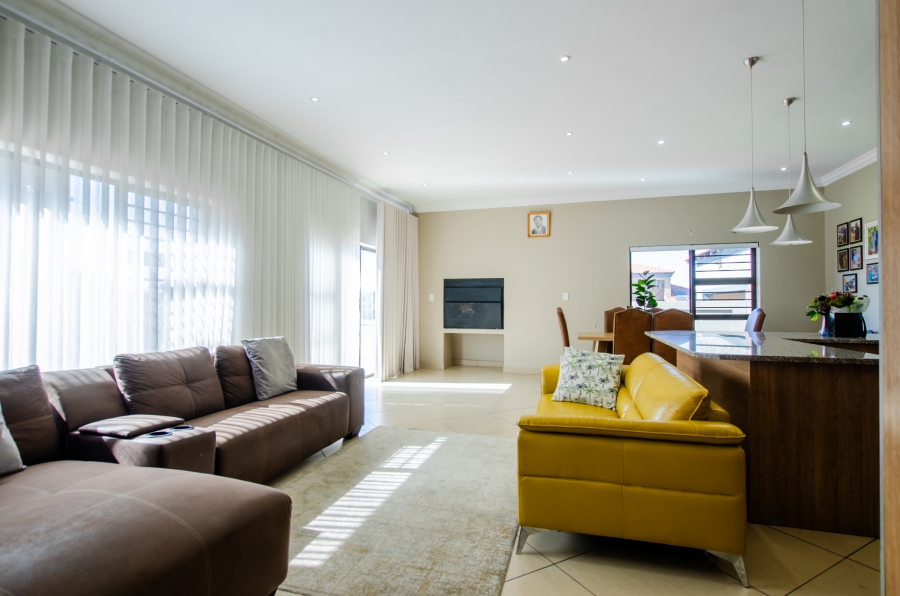 3 Bedroom Property for Sale in Rua Vista Gauteng