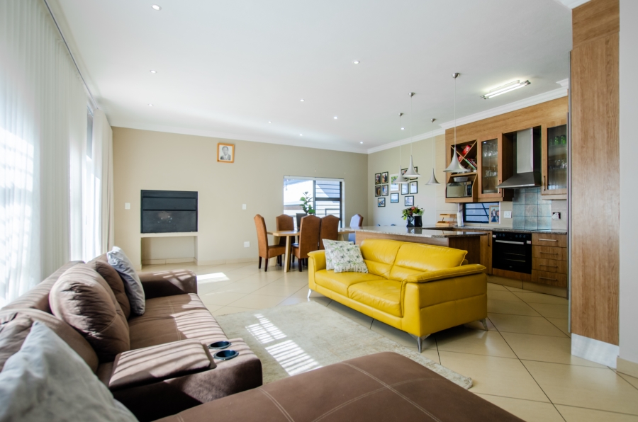 3 Bedroom Property for Sale in Rua Vista Gauteng