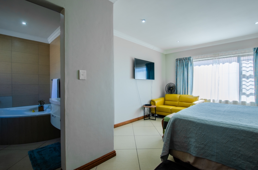 3 Bedroom Property for Sale in Rua Vista Gauteng