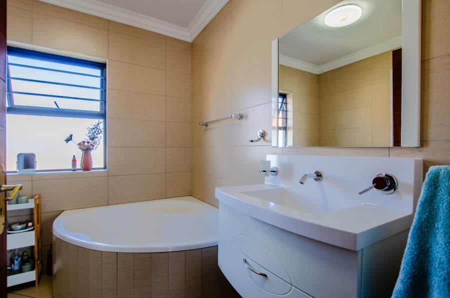 3 Bedroom Property for Sale in Rua Vista Gauteng