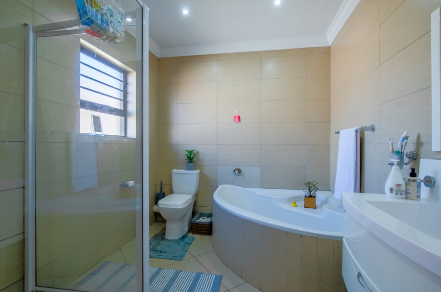 3 Bedroom Property for Sale in Rua Vista Gauteng