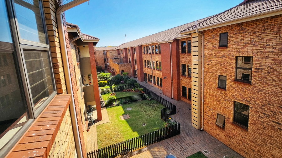 1 Bedroom Property for Sale in Olivedale Gauteng