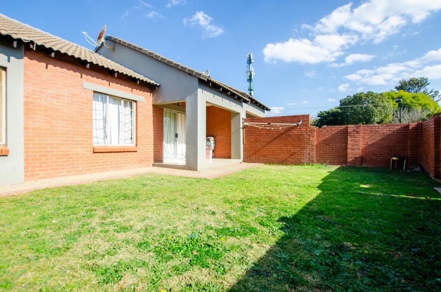 2 Bedroom Property for Sale in Monavoni A H Gauteng