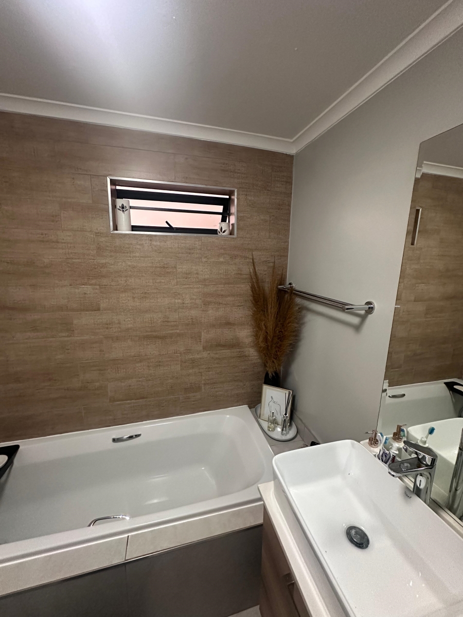 To Let 3 Bedroom Property for Rent in Glen Marais Gauteng