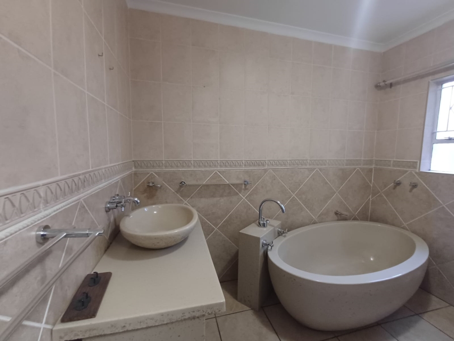 4 Bedroom Property for Sale in Flora Gardens Gauteng
