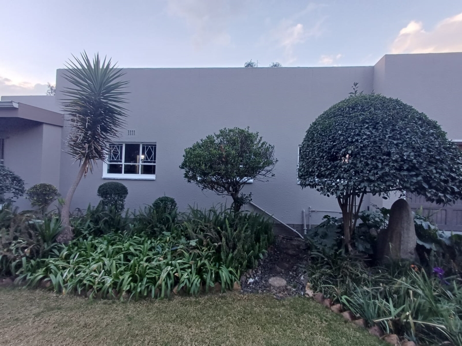 4 Bedroom Property for Sale in Flora Gardens Gauteng