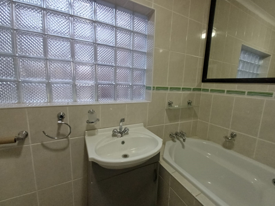 4 Bedroom Property for Sale in Flora Gardens Gauteng