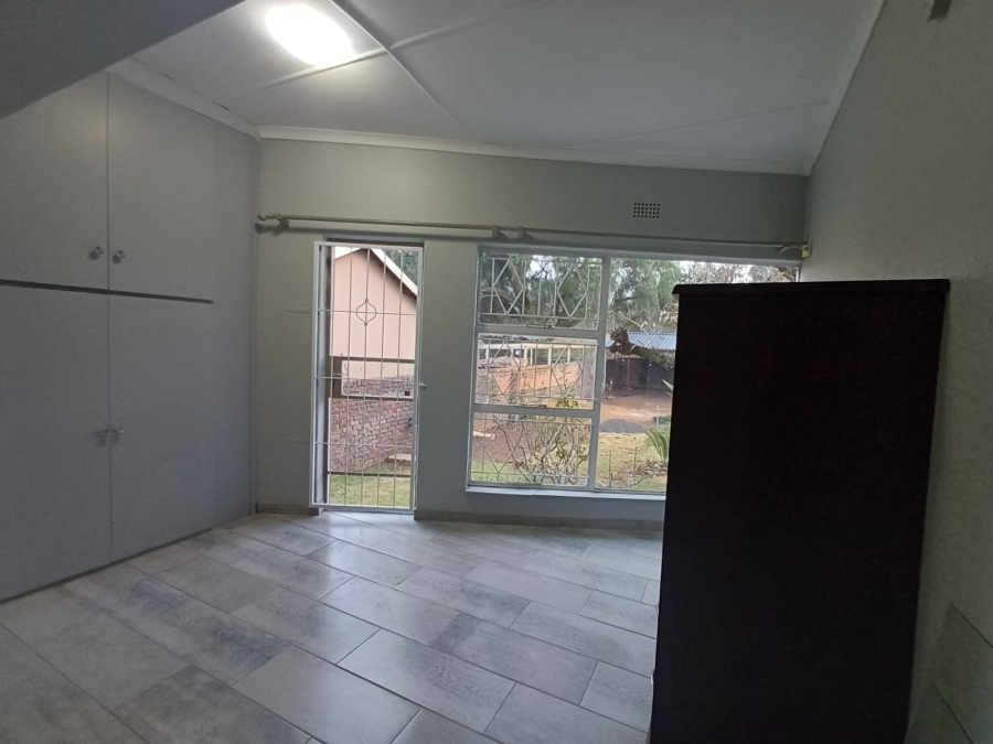 4 Bedroom Property for Sale in Flora Gardens Gauteng