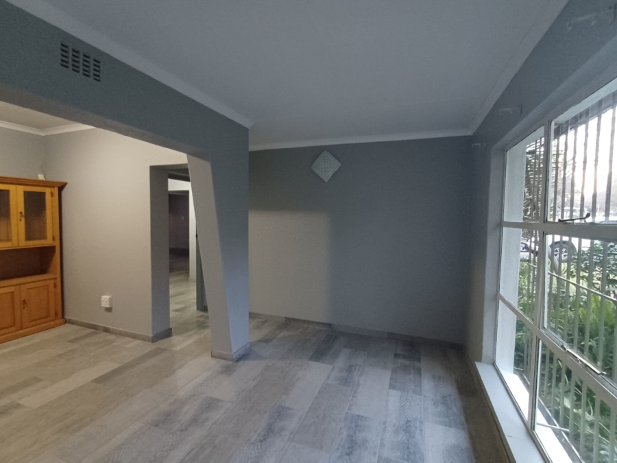 4 Bedroom Property for Sale in Flora Gardens Gauteng