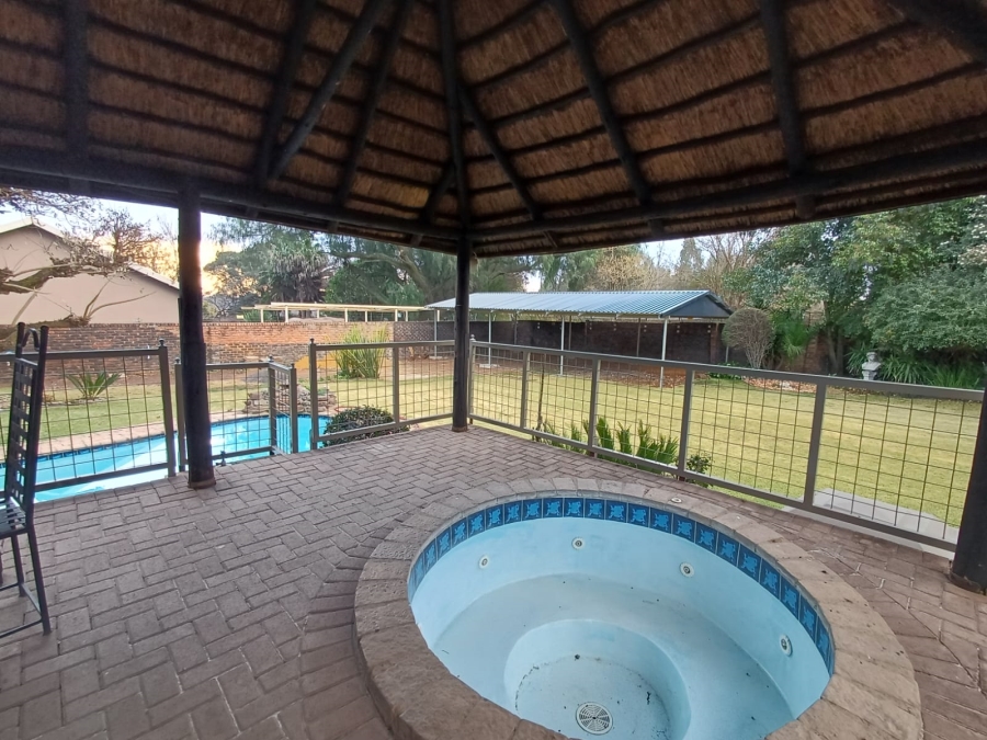 4 Bedroom Property for Sale in Flora Gardens Gauteng
