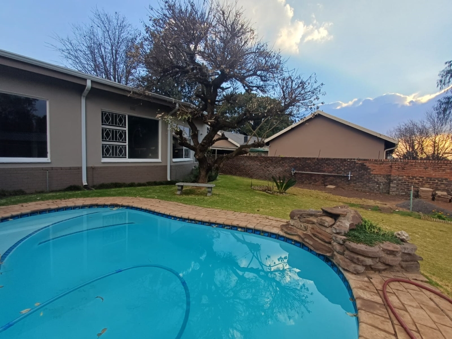 4 Bedroom Property for Sale in Flora Gardens Gauteng