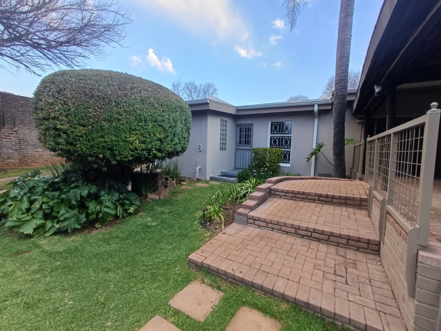4 Bedroom Property for Sale in Flora Gardens Gauteng